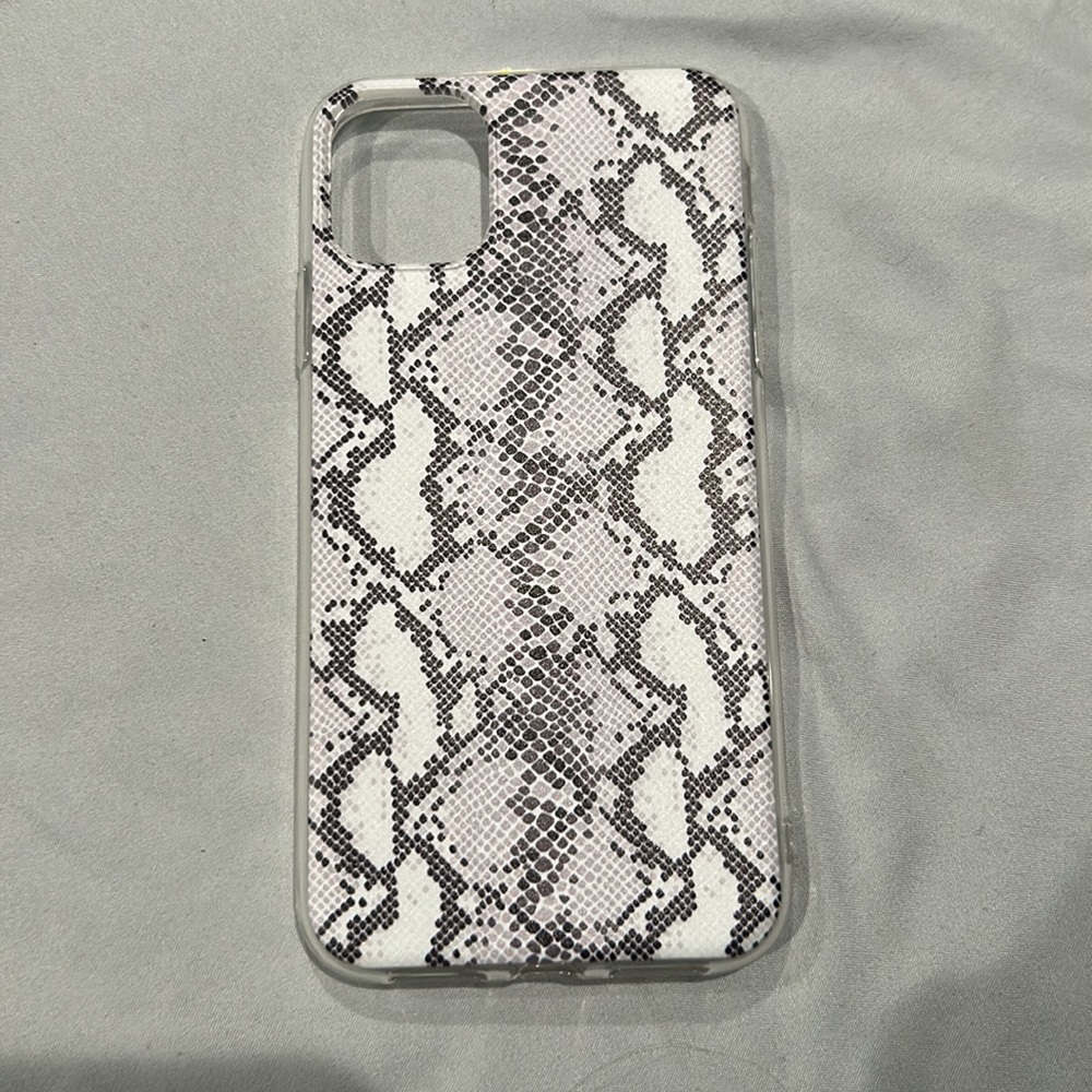 IPhone 11 case - Picture 3 of 3